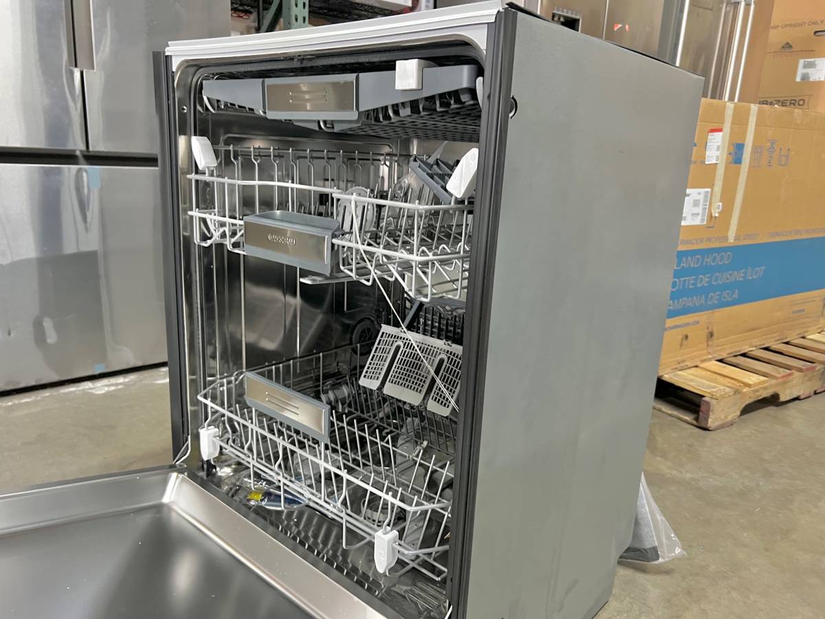 24 INCH GAGGENAU DF251761/52 Fully Integrated Dishwasher Panel Ready , 14 Place Setting , 2 Cycle Options , Adjustable Upper Rack , 3rd Rack , Glass Protection , Load Sensor , 44 dBA , Energy Star New Open Box