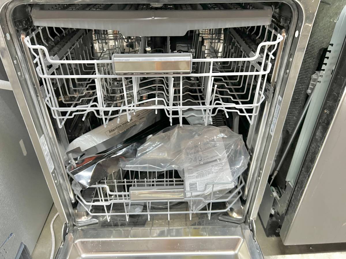 24 INCH GE MONOGRAM ZDT925SPNSS Fully Integrated Dishwasher Hard Food Disposer, Quick Wash, Sabbath, LED, Deep Clean Silverware Jets, Steam + Sani, 90+ Spray Jet Wash System Stainless Steel, Statement Handle .