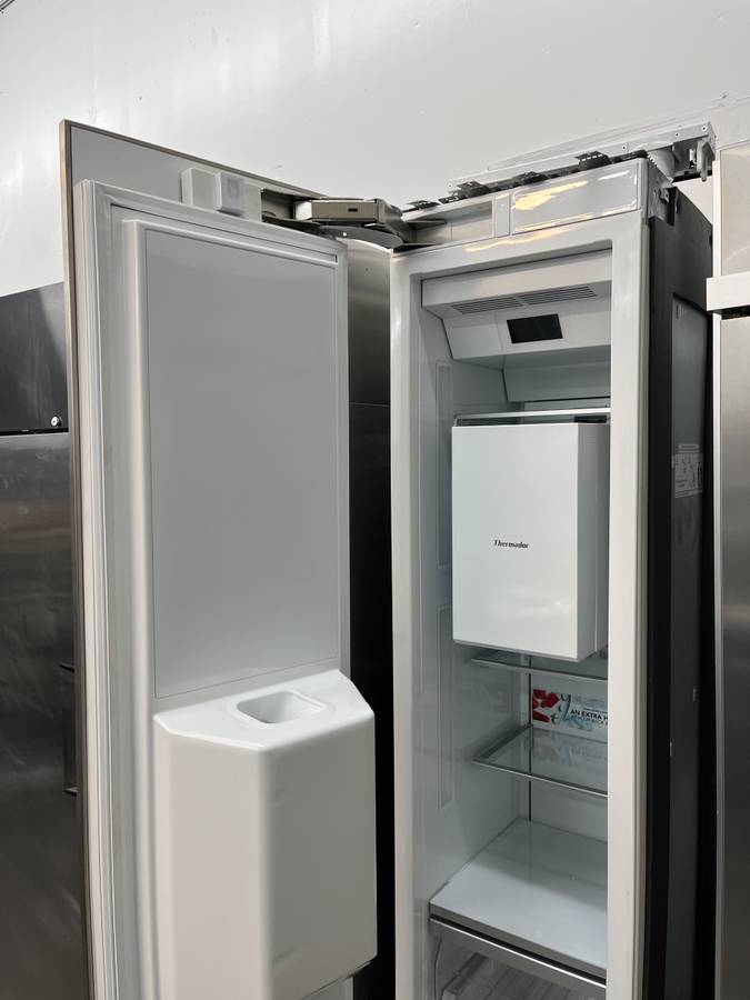 18 INCH Thermador Freedom T18ID900LP Freezer Column External Water Ice Dispenser Soft Close Drawers, Open Door Assist, Diamond Ice TFT Control Panel, Panel Ready, Adjustable Shelves, Left-Swing Door Hinge , STAINLESS STEEL PANELS INCLUDED