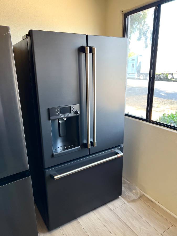 36 Inch GE Cafe CYE22TP3MJD1 Counter Depth French Door Refrigerator * New Open Box * Smart Refrigerator  22.2 Cu. Ft., Precise Fill, TwinChill Evaporators, Wi-Fi, Hot Water Dispenser, ADA  ENERGY STAR,Matte Black  Brushed Stainless Handles