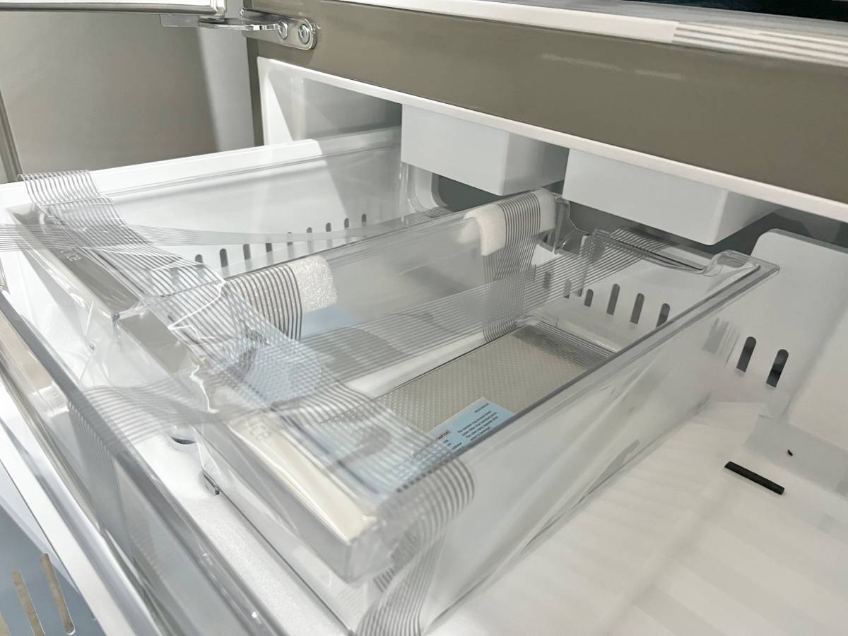 36 INCH LG LRYKC2606S Counter-Depth MAX French Door Refrigerator  Smart  26 Cu. Ft., 4 Split Shelves, UV nano Dispenser, 3 Ice Maker,  ADA , Print Proof Stainless Steel .