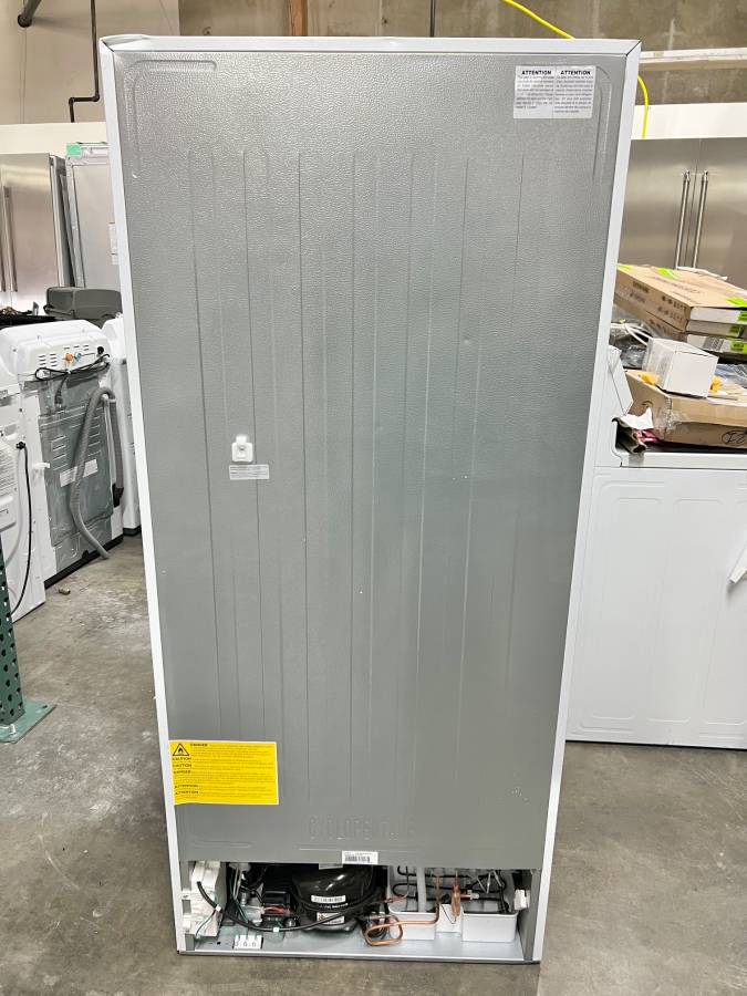 30 INCH Insignia NS-RTM18WHD2 Freezer White Refrigerator * New Open Box * 18.1 Cu Ft