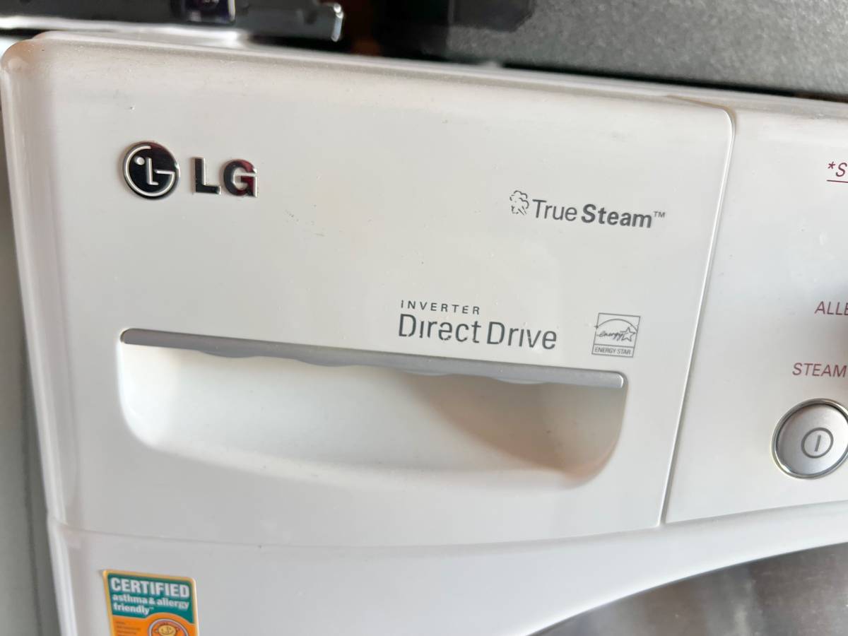 27 INCH LG Steam Washer WM2501HWA  Front-Load Steam Washer White , Used Condition