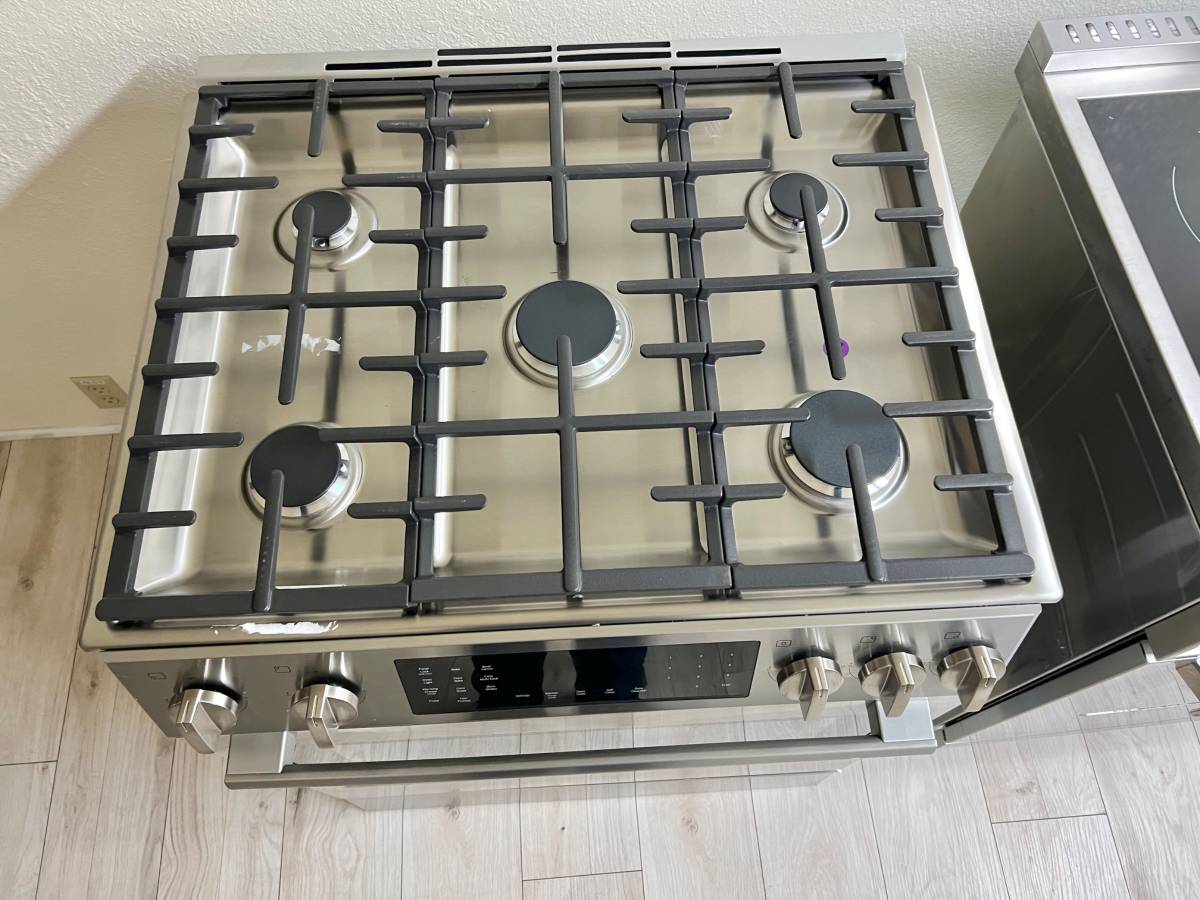 30 INCH Bosch 800 Series HDI8056U Slide-In Dual Fuel Range * New Open Box  * 5 Sealed Burners, 4.6 cu. ft. Oven, Touch Control, Warming Drawer,  Meat Probe, Self-Clean, Sabbath , Stainless Steel