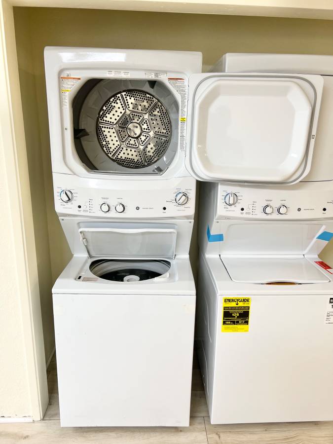 27 INCH GE Stackable GUD27ESSMWW Electric Laundry Center White * New Open Box Auto-load Sensing, Cycle Status Lights, Rotary Controls, 11 Wash Cycles, 6 Wash Rinse Temperatures , 800 RPM , White .