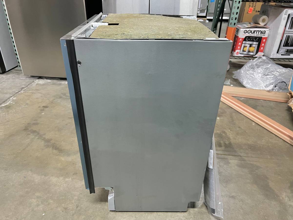 24 INCH GAGGENAU DF251761/52 Fully Integrated Dishwasher Panel Ready , 14 Place Setting , 2 Cycle Options , Adjustable Upper Rack , 3rd Rack , Glass Protection , Load Sensor , 44 dBA , Energy Star New Open Box