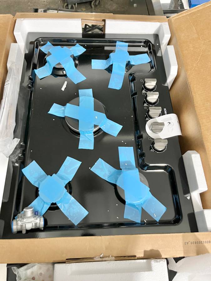 30 INCH Bosch 800 Series NGM8049UC Built In Gas Cooktop * New Open Box * 5 Sealed Burners, Cast Iron Continuous Grates, Dual-Ring Power Burner, Opti Sim Burner, Flame Select, Control Knob + Light Indicator ADA
