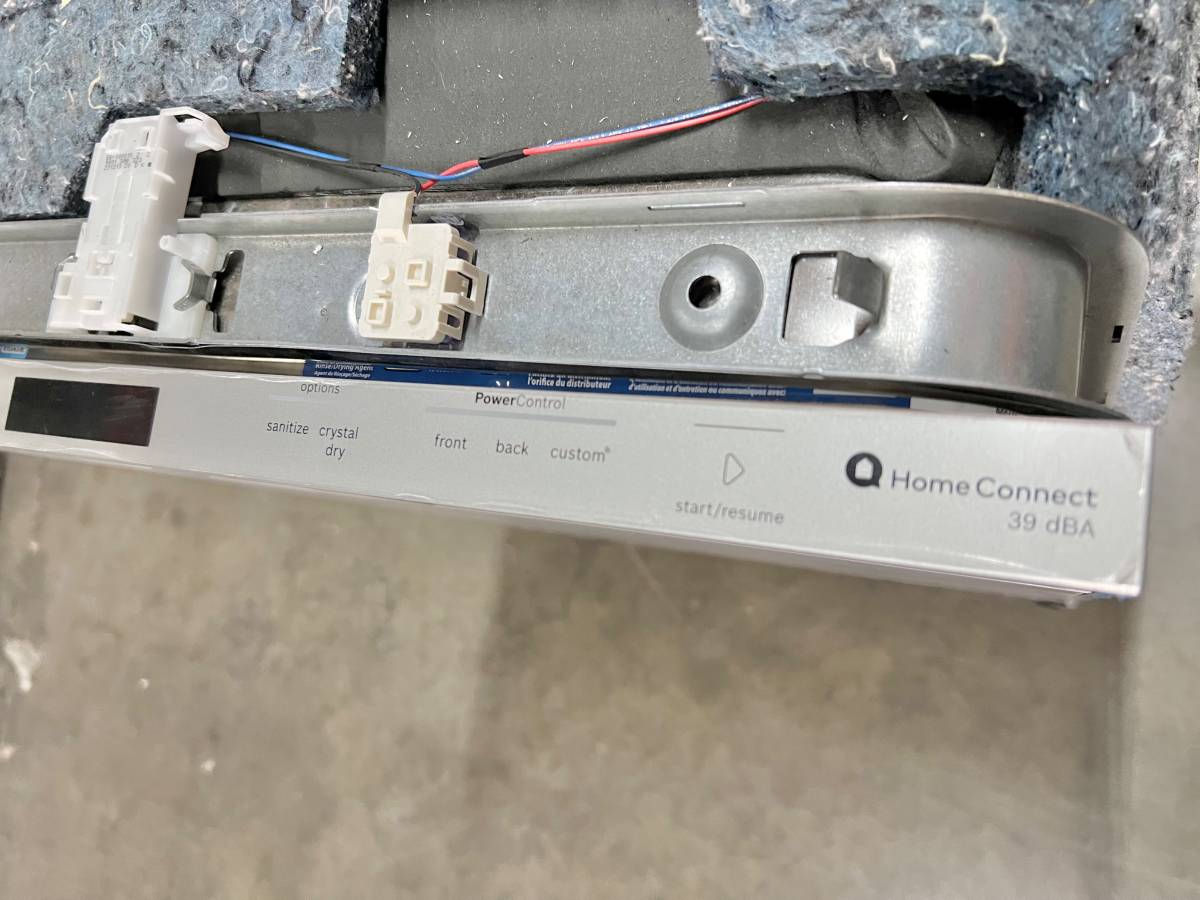 24 INCH Bosch Benchmark Series SHV9PCM3N Dishwasher * New Open Box *  PANEL READY Fully Integrated Built In Panel Ready Dishwasher , 9 Wash Cycles , Flexible 3rd Rack , 39 dBA , 16 Place Setting  *