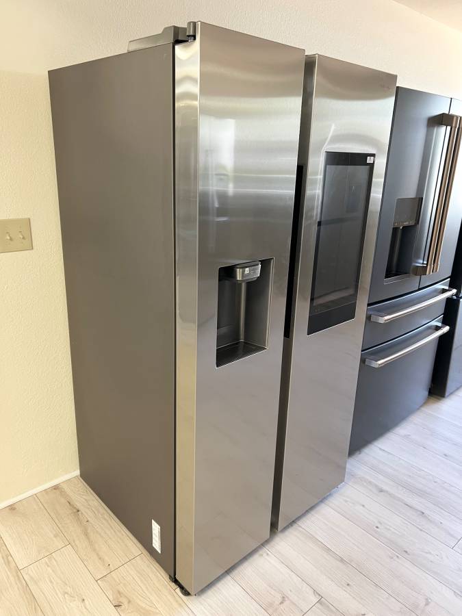 36 INCH Samsung RS27T5561SR Side by Side Refrigerator Family Hub, Alexa Built-In, In-Door Ice Maker, Filtered Water/Ice Dispenser, ENERGY STAR , Fingerprint Resistant Stainless Steel * New Open Box *