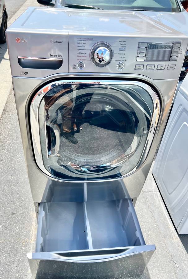 27 INCH LG DLGX4271V 7.4 cu. ft. Gas Dryer Graphite Pedestal Included  , Used Condition , Steam