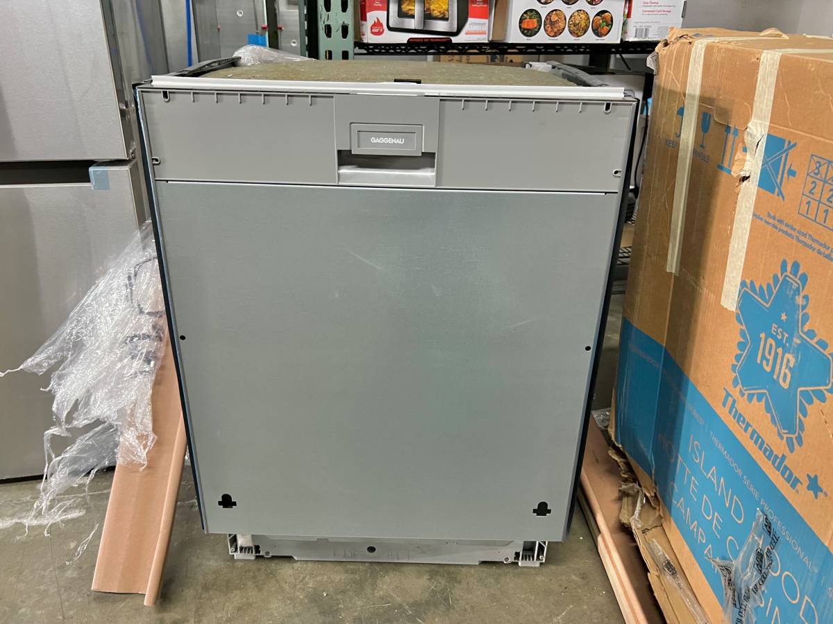 24 INCH GAGGENAU DF251761/52 Fully Integrated Dishwasher Panel Ready , 14 Place Setting , 2 Cycle Options , Adjustable Upper Rack , 3rd Rack , Glass Protection , Load Sensor , 44 dBA , Energy Star New Open Box