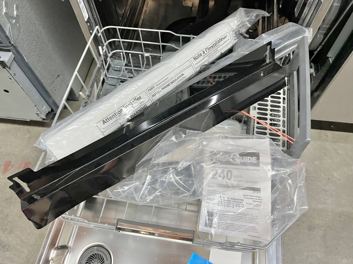 24 INCH GE MONOGRAM ZDT925SPNSS Fully Integrated Dishwasher Hard Food Disposer, Quick Wash, Sabbath, LED, Deep Clean Silverware Jets, Steam + Sani, 90+ Spray Jet Wash System Stainless Steel, Statement Handle .
