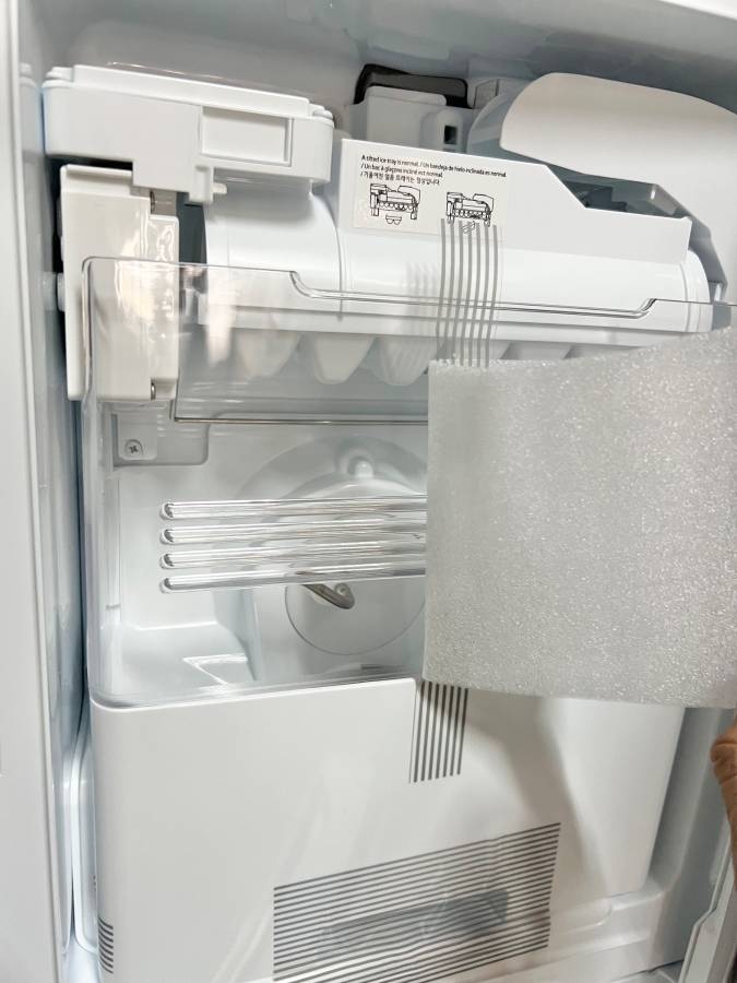 36 INCH LG LRYKC2606S Counter-Depth MAX French Door Refrigerator  Smart  26 Cu. Ft., 4 Split Shelves, UV nano Dispenser, 3 Ice Maker,  ADA , Print Proof Stainless Steel .