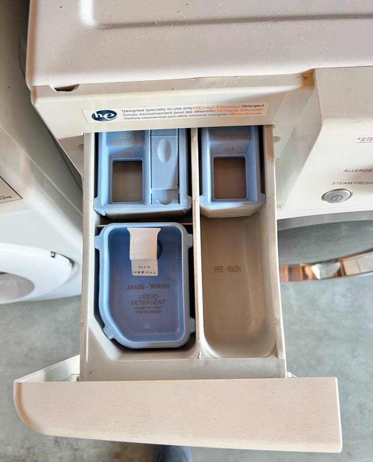 27 INCH LG Steam Washer WM2501HWA  Front-Load Steam Washer White , Used Condition