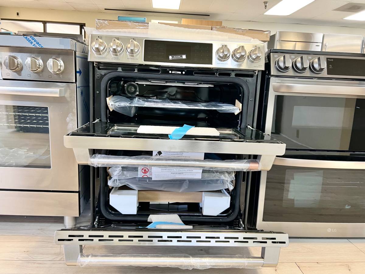 30 INCH GE Cafe C2S950P2M4S1 Slide-In Dual Fuel Range 6 Burners New Open Box , 7.0 CU FT Double Oven Self Clean Double Oven , Sealed , Probe , Steam Clean , LED Control Panel, Chef Connect , 21K Triple Ring Stainless Steel ADA Compliant