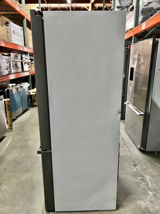 36 INCH Bosch 800 Series B36CT80SNB Smart Counter Depth French Door Refrigerator 21 Cu. Ft., Wi-Fi, Ice Maker, Touch Control Panel, LED, Dual Evaporators, ENERGY STAR Black Stainless, Used Condition
