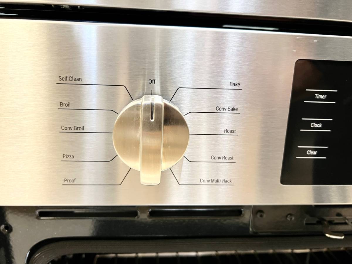 30 INCH Bosch 500 Series HBL57M52UC Double Combination Electric Wall Oven with 6.2 cu. ft. Total Capacity, True Convection, Sensor Cooking, Self-Clean, Popcorn Setting, Glass Turntable , New Open Box