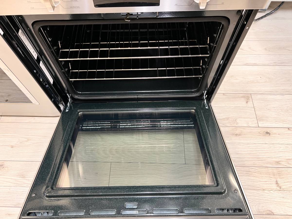 30 INCH Bosch 500 Series HBL57M52UC Double Combination Electric Wall Oven with 6.2 cu. ft. Total Capacity, True Convection, Sensor Cooking, Self-Clean, Popcorn Setting, Glass Turntable , New Open Box