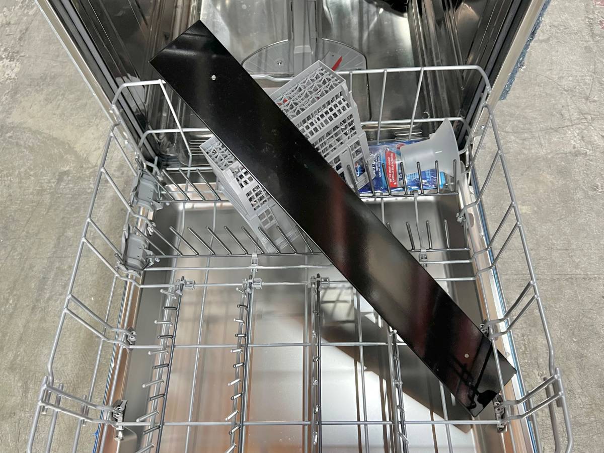24 INCH Bosch Benchmark SHV9PCM3N Panel Ready Dishwasher * New Open Box Fully Integrated Built In Panel Ready Smart Dishwasher , 9 Wash Cycles , Flexible 3rd Rack , 39 dBA , Precision Wash , Power Control , 16 Place Setting Capacity .
