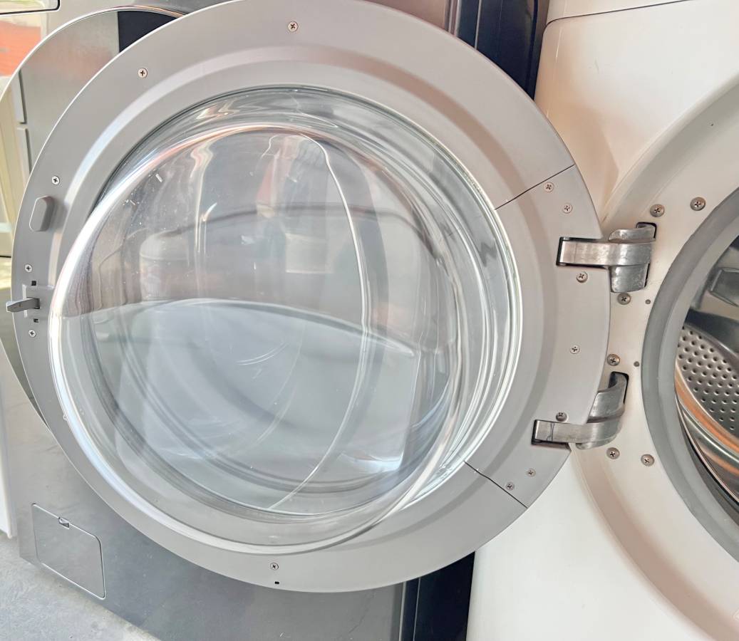 27 INCH LG WM2487HWM TROMM Front Load Washer 4.0 cu. ft. White , Used Condition , 1200 RPM . Direct Drive , Ultra Capacity , Never Rust Stainless Drum , HE , Roller Jets , 9 Washing Programs, 5 Temp Level,Remote Monitor,Stackable,LED,Chrome Rimmer Door