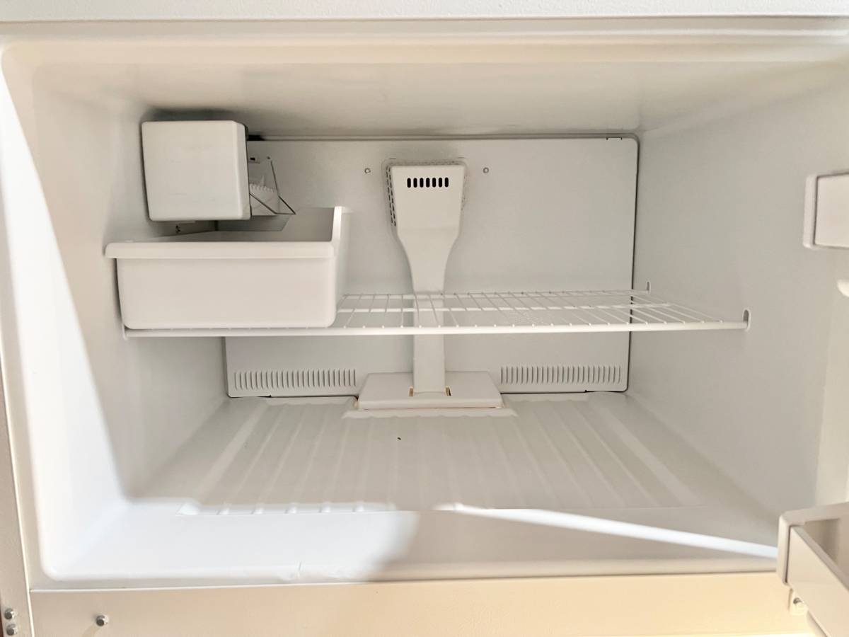 33 Inch Maytag Top Freezer Refrigerator , M1TXEMMWQ , ICE MAKER , Used Condition , OFF WHITE ,