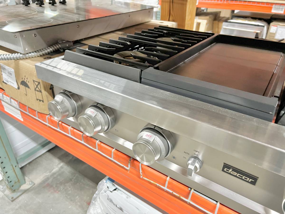 36 INCH Dacor Contemporary DTT36M974LS Gas Rangetop * New Open Box * 4 Sealed Burners, Continuous Grates, Auto Connected Hood, Simmer Sear Burners, Illumina Knobs, Electric Griddle , Stainless Steel, Natural Gas