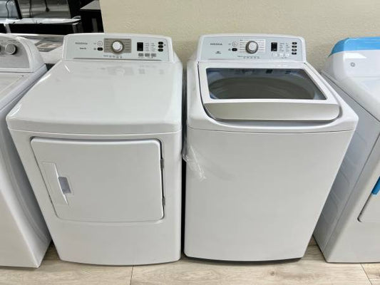 27 Inch Insignia Top Load Washer Machine 4.2 Cu Ft , Gas Dryer 6.7 CU Ft SET , New Open Box