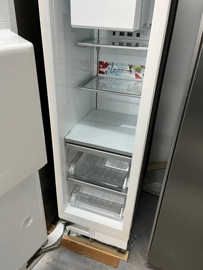 18 INCH Thermador Freedom T18ID900LP Freezer Column External Water Ice Dispenser Soft Close Drawers, Open Door Assist, Diamond Ice TFT Control Panel, Panel Ready, Adjustable Shelves, Left-Swing Door Hinge , STAINLESS STEEL PANELS INCLUDED