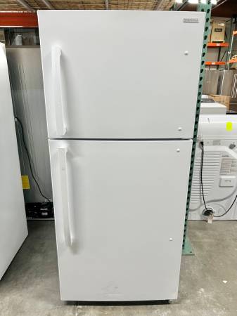 30 INCH Insignia NS-RTM18WHD2 Freezer White Refrigerator * New Open Box * 18.1 Cu Ft