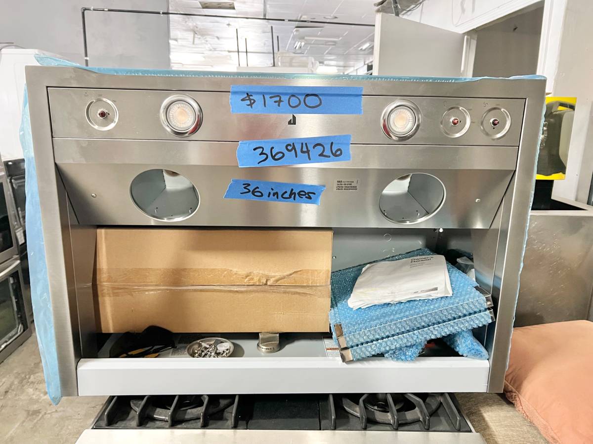 36 INCH JennAir JXW9036HP Wall Mount Range Hood * New Open Box * 4-Speed 600 CFM Blower , Knob Controls, Halogen Lighting, Dishwasher-Safe Stainless Steel Baffle Filters, Velocity Blower, Dual Lighting Levels, Warming Lamps , Stainless Steel .