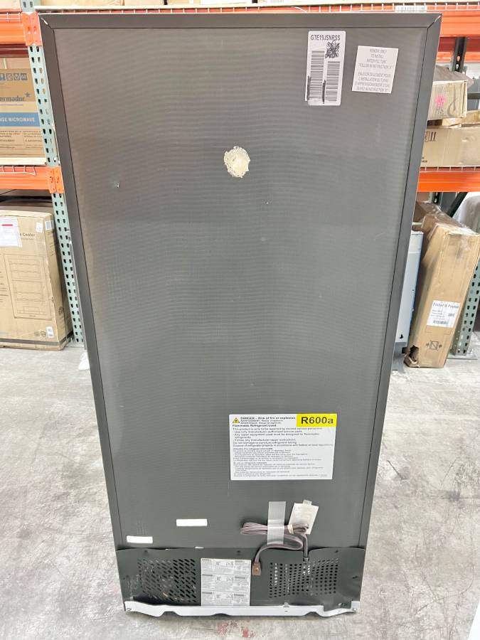30 INCH GE GTE19JSNRSS Top Freezer Refrigerator 19.2 Cu. Ft., Reversible Hinges, Adjustable Full-Width Glass Shelves, * New Open Box * Energy Star, Sabbath, ADA Compliant, Stainless Steel
