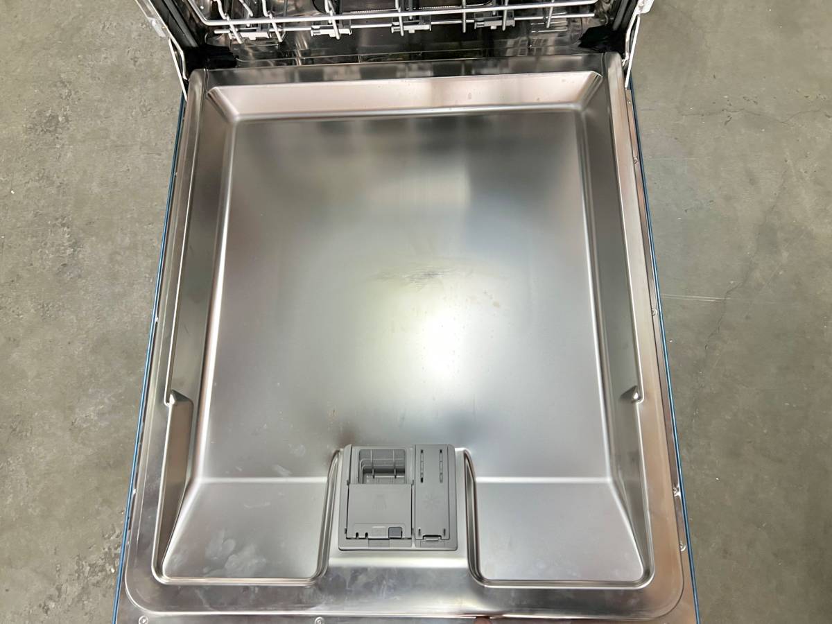 24 INCH Bosch Benchmark Series SHV9PCM3N Dishwasher * New Open Box *  PANEL READY Fully Integrated Built In Panel Ready Dishwasher , 9 Wash Cycles , Flexible 3rd Rack , 39 dBA , 16 Place Setting  *