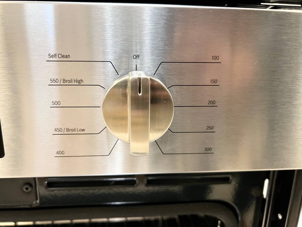 30 INCH Bosch 500 Series  HBL57M52UC Double Combination Electric Wall Oven with 6.2 cu. ft. Total Capacity, True Convection, Sensor Cooking, Self-Clean, Popcorn Setting, Glass Turntable , New Open Box