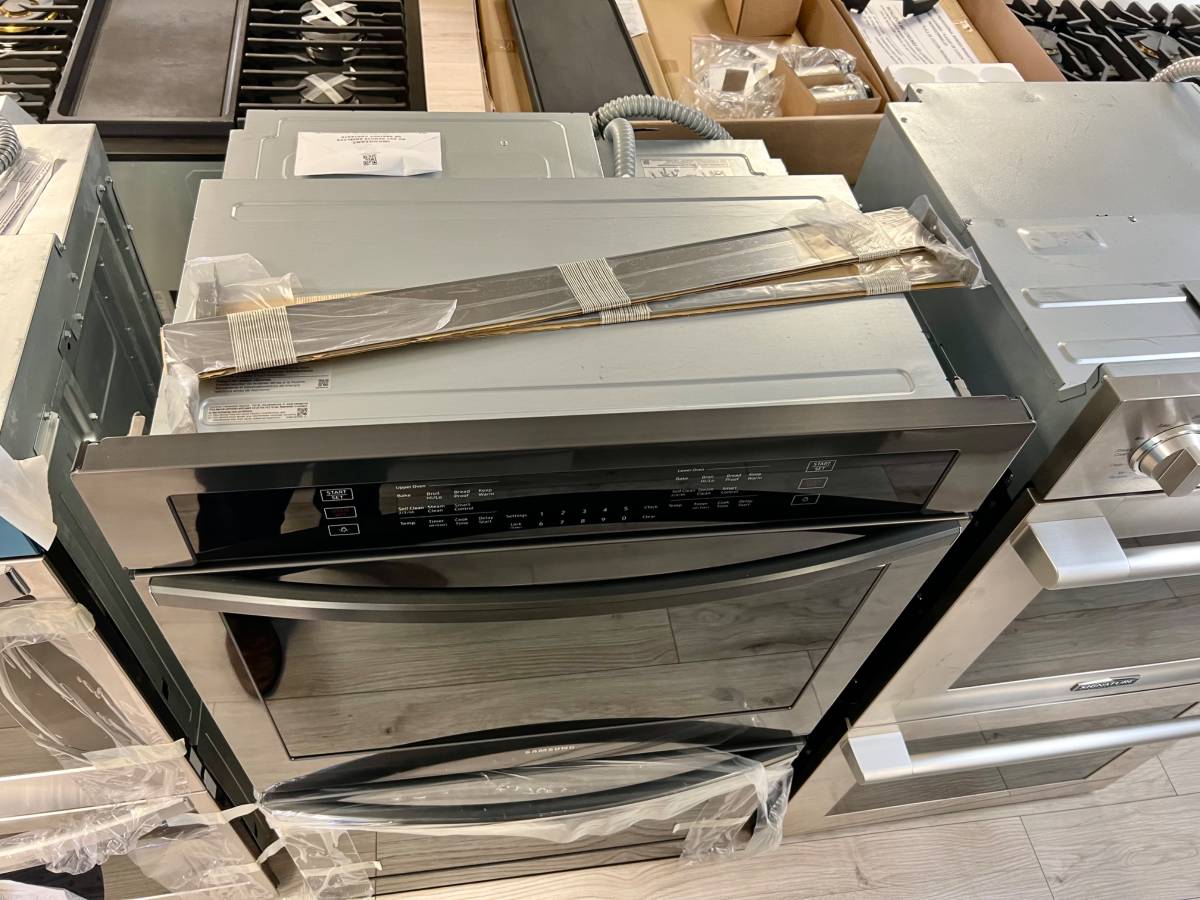 30 INCH Samsung NV51T5511DG Double Wall Oven Black Stainless Steel 10.2 Cu Ft , Wi-Fi , Steam , Self Clean , Broiler , Proofing , Warming Mode, Child Lock , Sabbath Mode, Fingerprint Resistant Black * New Open Box *