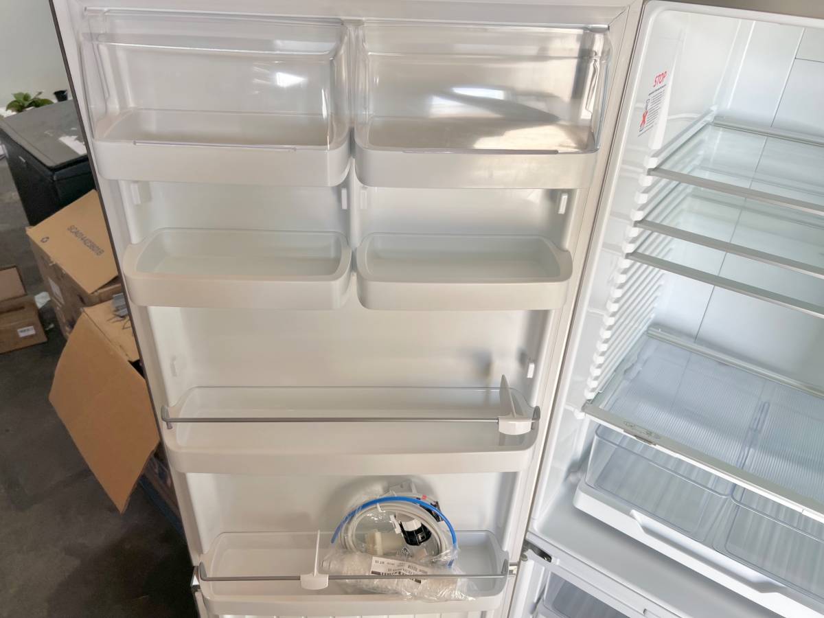 25 INCH Fisher & Paykel RF135BDLJX4 Counter Depth Refrigerator * NEW * Open Box Stainless Steel