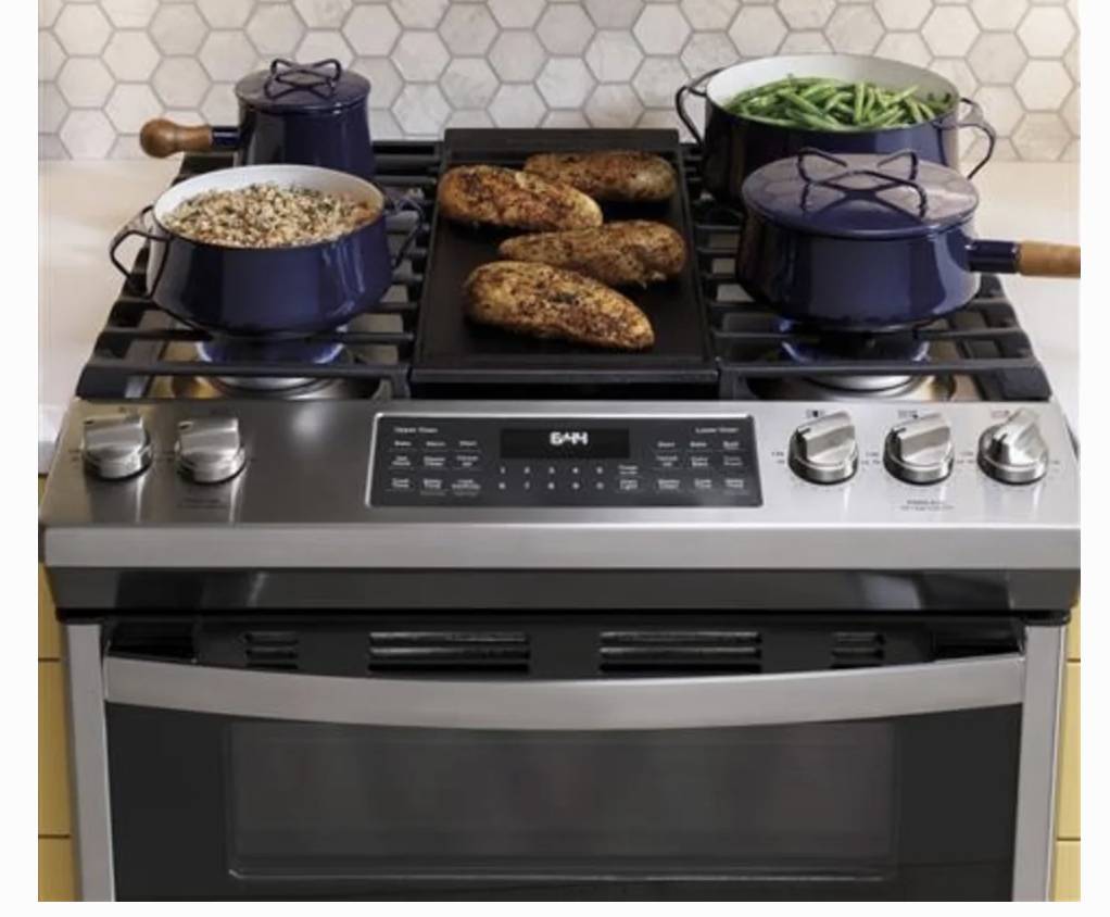 30 INCH GE JGSS86SPSS Slide In Double Oven Gas Range , 5 Sealed Burners, 6.7 Total Oven, Continuous Cast Iron Grate, Integrated Griddle, Steam Clean, ADA * New Open Box *