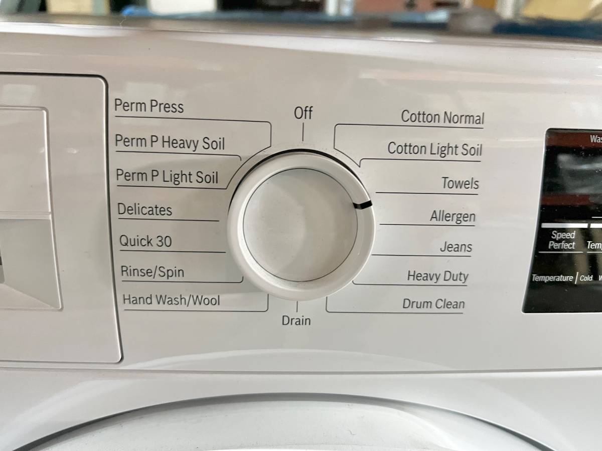 24 Inch Bosch Washer and Dryer Energy Star White Set New Open Box , Energy Star , ADA , Stackable, Washer Model : WGA14400UC Dryer Model : WPA12100UC
