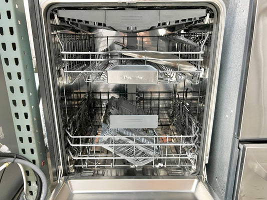 24 INCH Thermador Emerald Series DWHD560CFP Built-In Dishwasher New Open Box * 5 Wash Cycles , 48 dBA , Energy Star , Pro Handle , Stainless Steel .