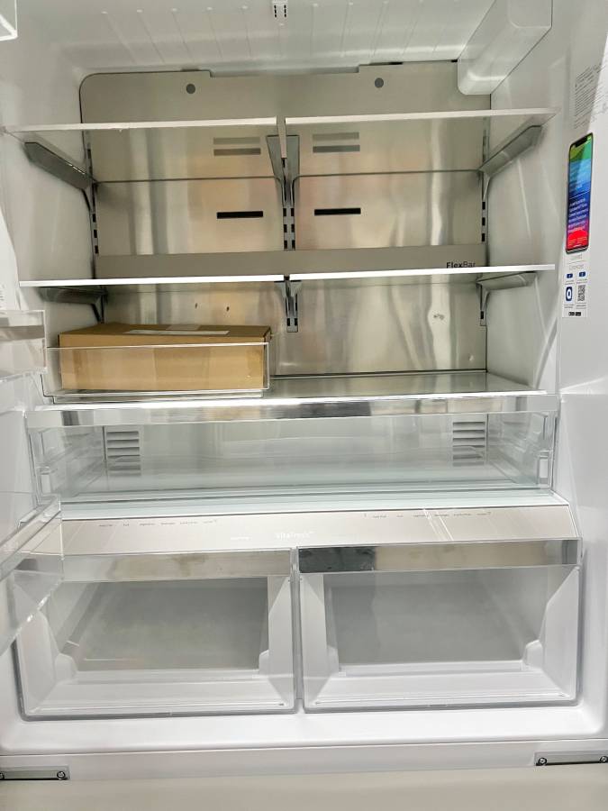 36 INCH BOSCH Counter Depth French Door Refrigerator B36CT80SNS Stainless Steel * New Open Box *