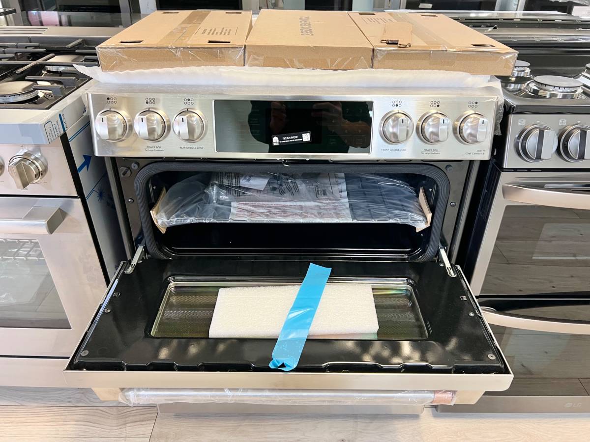 30 INCH GE Cafe C2S950P2M4S1 Slide-In Dual Fuel Range 6 Burners New Open Box , 7.0 CU FT Double Oven Self Clean Double Oven , Sealed , Probe , Steam Clean , LED Control Panel,  Chef Connect , 21K Triple Ring Stainless Steel ADA Compliant