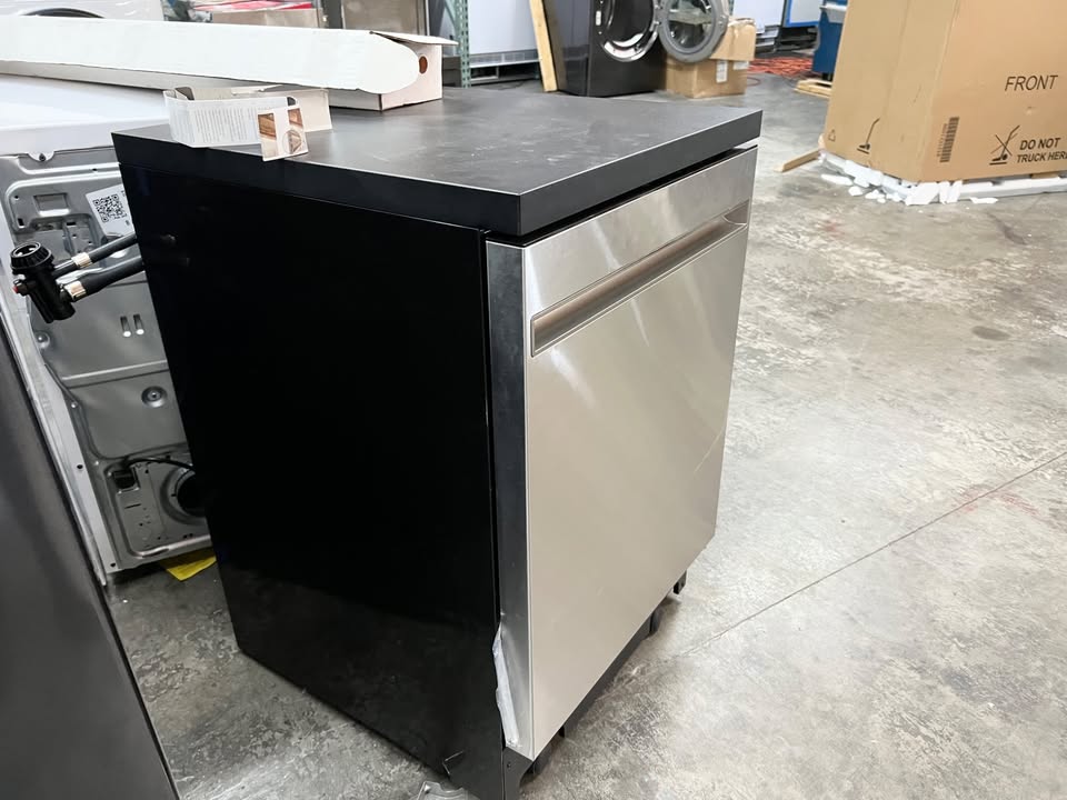 24 iNCH GE GPT225SSL2SS GE Portable Dishwasher, Piranha Hard Food Disposer, Stainless New Open Box
