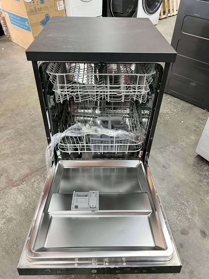 24 iNCH GE GPT225SSL2SS GE Portable Dishwasher, Piranha Hard Food Disposer, Stainless New Open Box