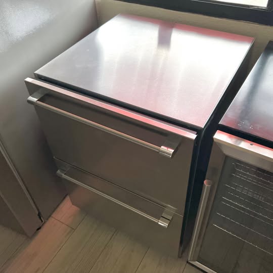 24 INCH Perlick Signature Series HP24FS35 Built-in Under Counter Freezer Drawers 5.2 cu. ft. * New Open Box * stainless Steel