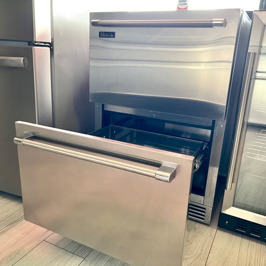 24 INCH Perlick Signature Series HP24FS35 Built-in Under Counter Freezer Drawers 5.2 cu. ft. * New Open Box * stainless Steel
