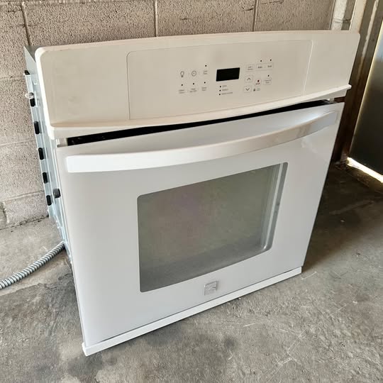 27 INCH Kenmore Electric Built In Single Wall Oven Built In White Used Condition