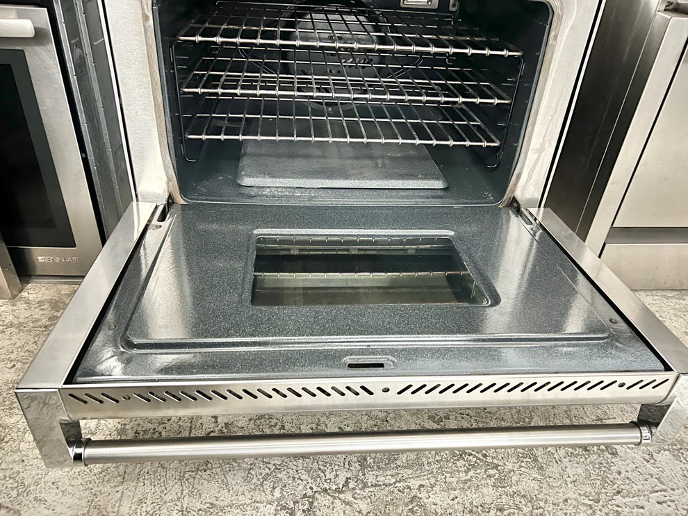 36 INCH Thermador Pro Grand PG366BS Pro Style All Gas Range , 6 Star Burners , 2 with ExtraLow Simmer Settings), European 3rd Element Convection & 5.1 cu. ft. Oven Capacity, Natural Gas