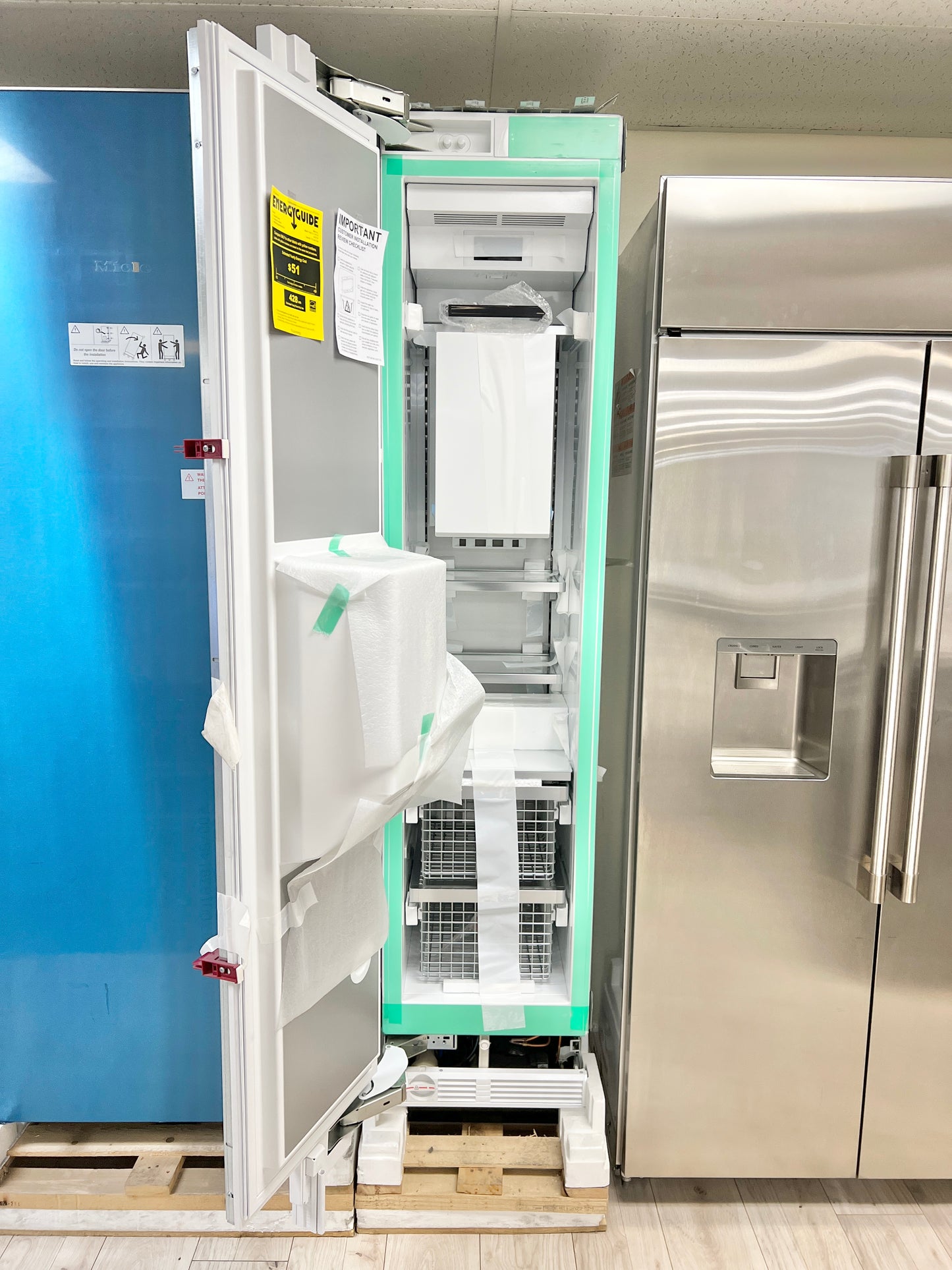 18 INCH Miele Master Cool Series F2472VI Smart Freezer Column , Push 2 open, Ice Maker , Energy Star, Panel Ready, Left Hinge , New Open Box