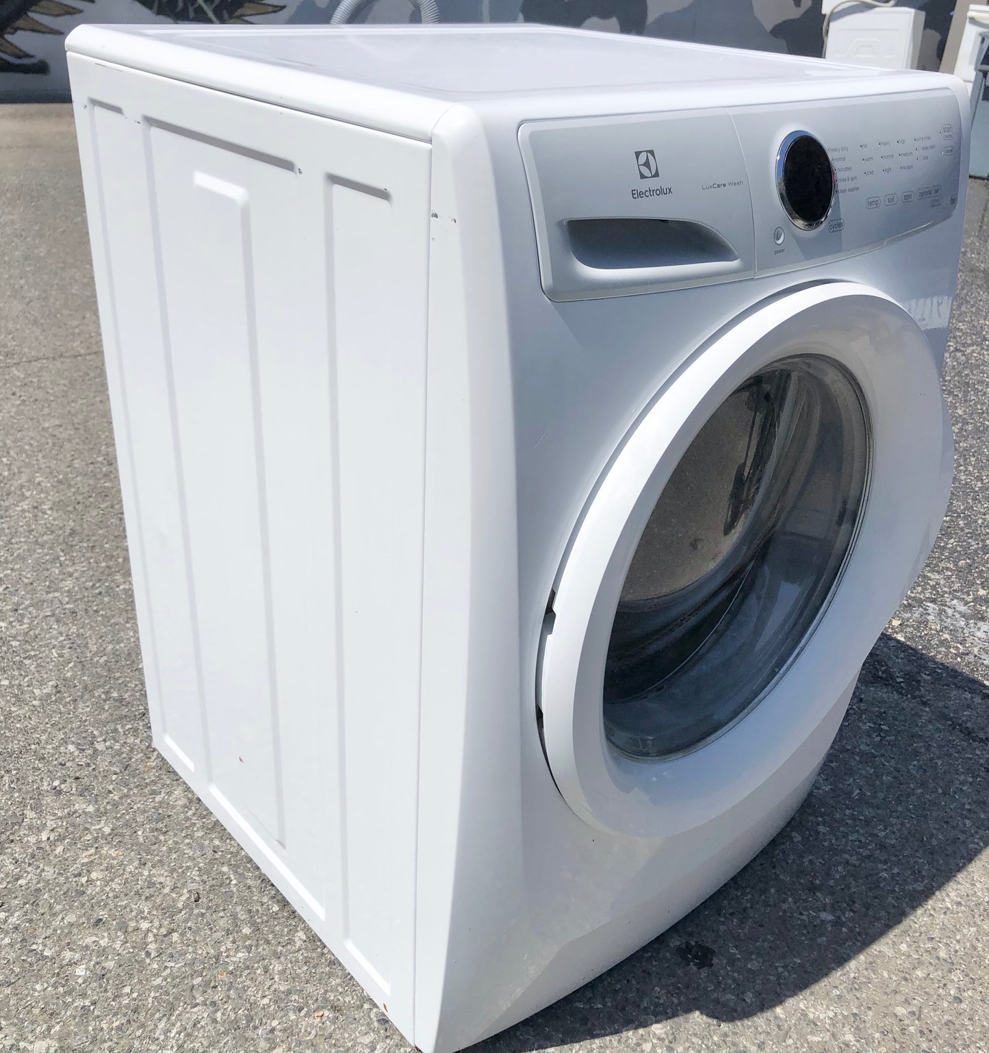 27 INCH Electrolux ELFW7337AW Front Load Washer 4.4 Cu. Ft., LuxCare Wash System, Stainless Steel Drum, Child Lock, 7 Wash Cycles, Clean Washer, Delicates, Fast Wash, Heavy Duty, Delay Start Time, UL Listed, ENERGY STAR