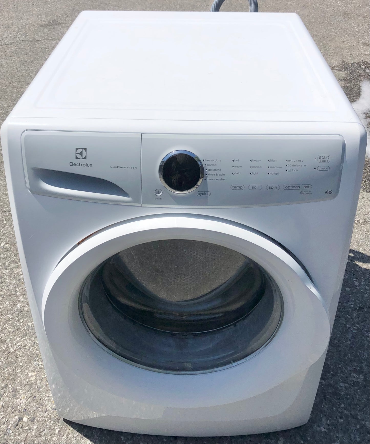 27 INCH Electrolux  ELFW7337AW Front Load Washer 4.4 Cu. Ft., LuxCare Wash System, Stainless Steel Drum, Child Lock, 7 Wash Cycles, Clean Washer, Delicates, Fast Wash, Heavy Duty, Delay Start Time, UL Listed, ENERGY STAR