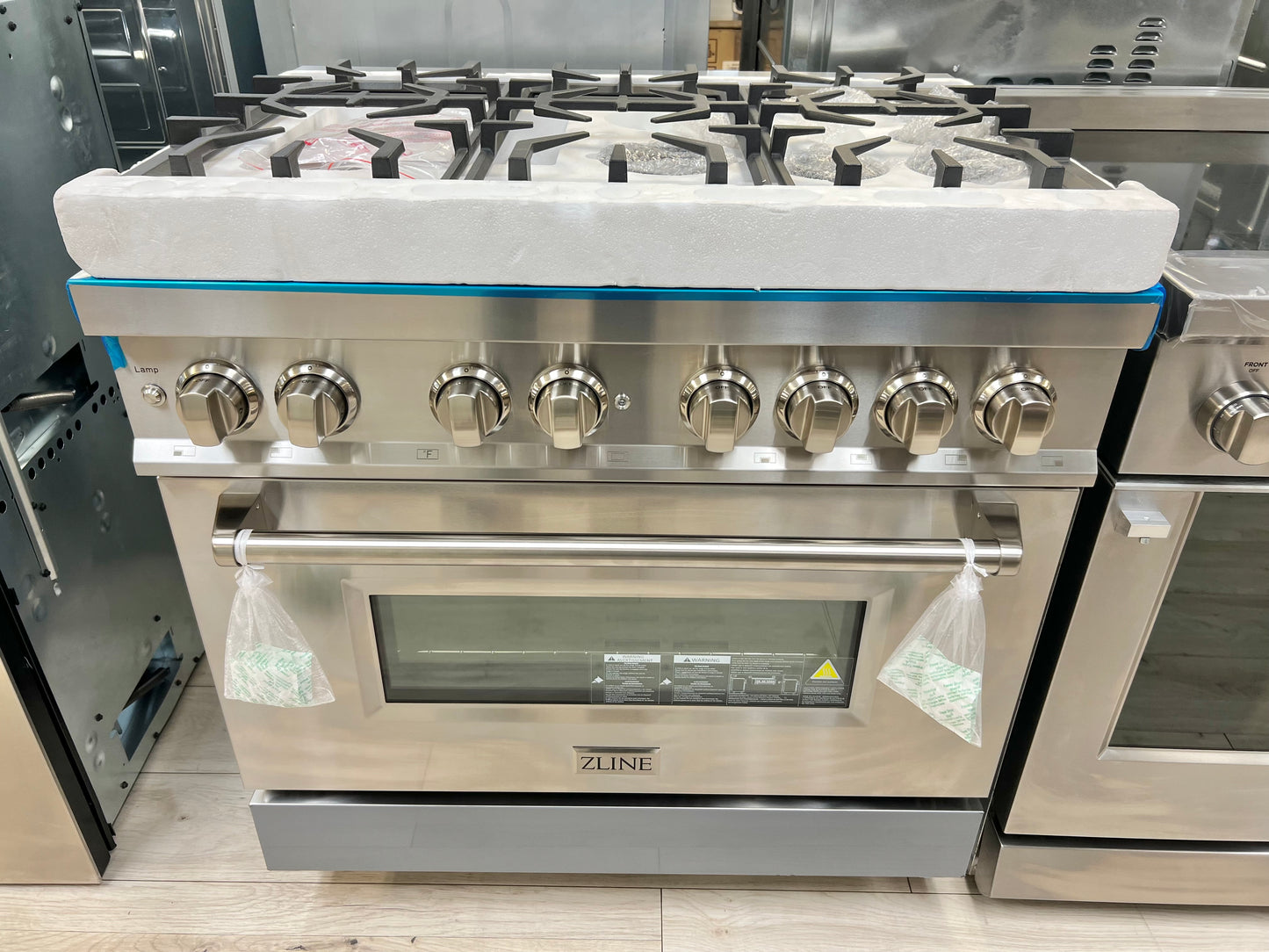 36 INCH ZLINE RA36 Freestanding Dual Fuel Gas Range 6 Sealed Italian Burners, 4.6 cu. ft. Oven Continuous Grates, Convection,Smooth Glide Racks, Porcelain Cooktop,Stainless Steel * New Open Box *